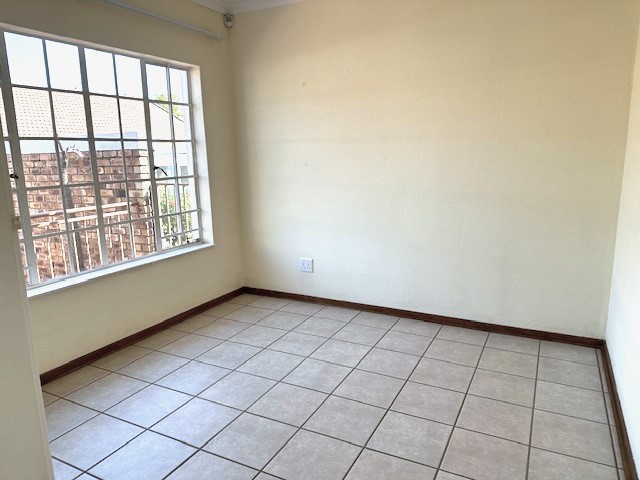 2 Bedroom Property for Sale in Honeydew Grove Gauteng