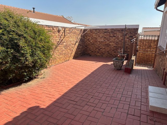 2 Bedroom Property for Sale in Honeydew Grove Gauteng