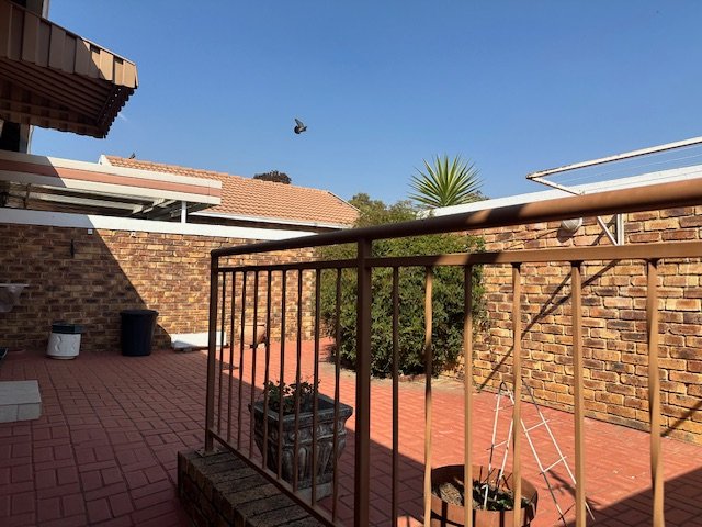 2 Bedroom Property for Sale in Honeydew Grove Gauteng