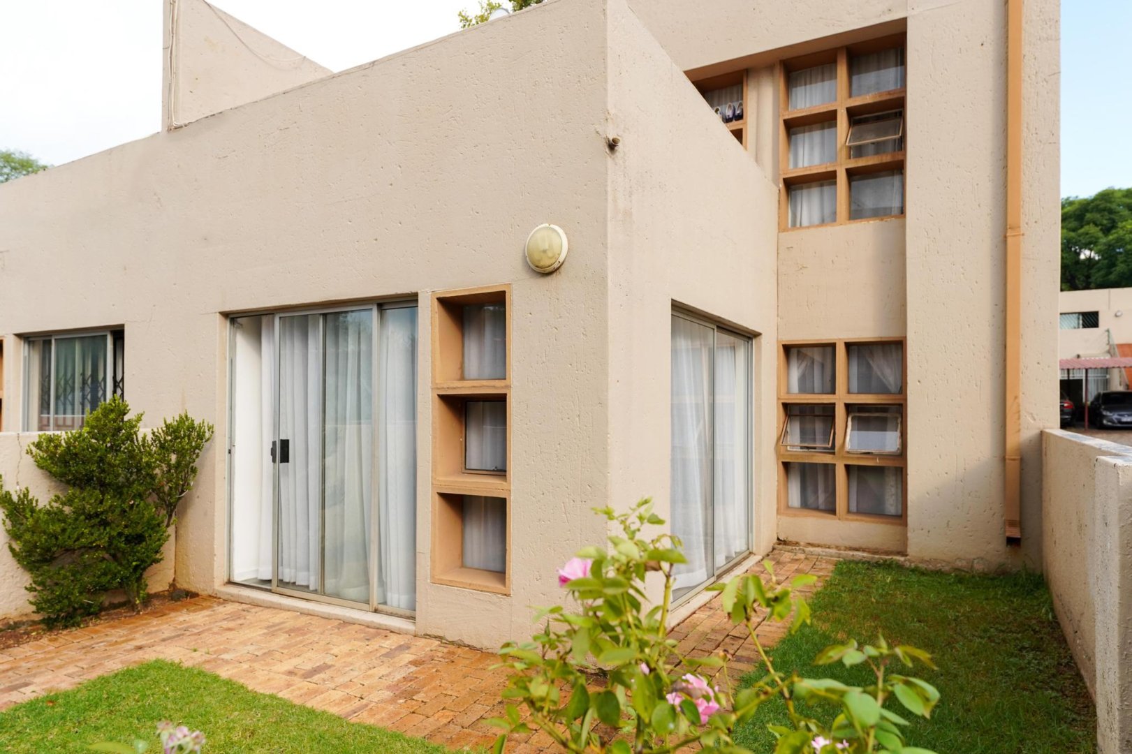 To Let 2 Bedroom Property for Rent in Upper Houghton Gauteng