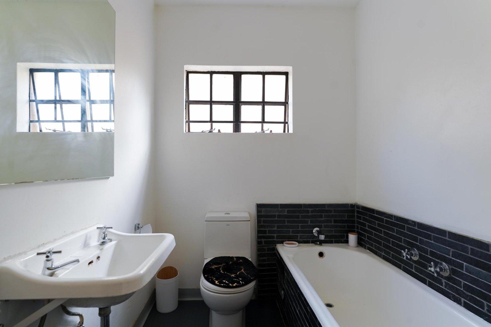 To Let 2 Bedroom Property for Rent in Upper Houghton Gauteng