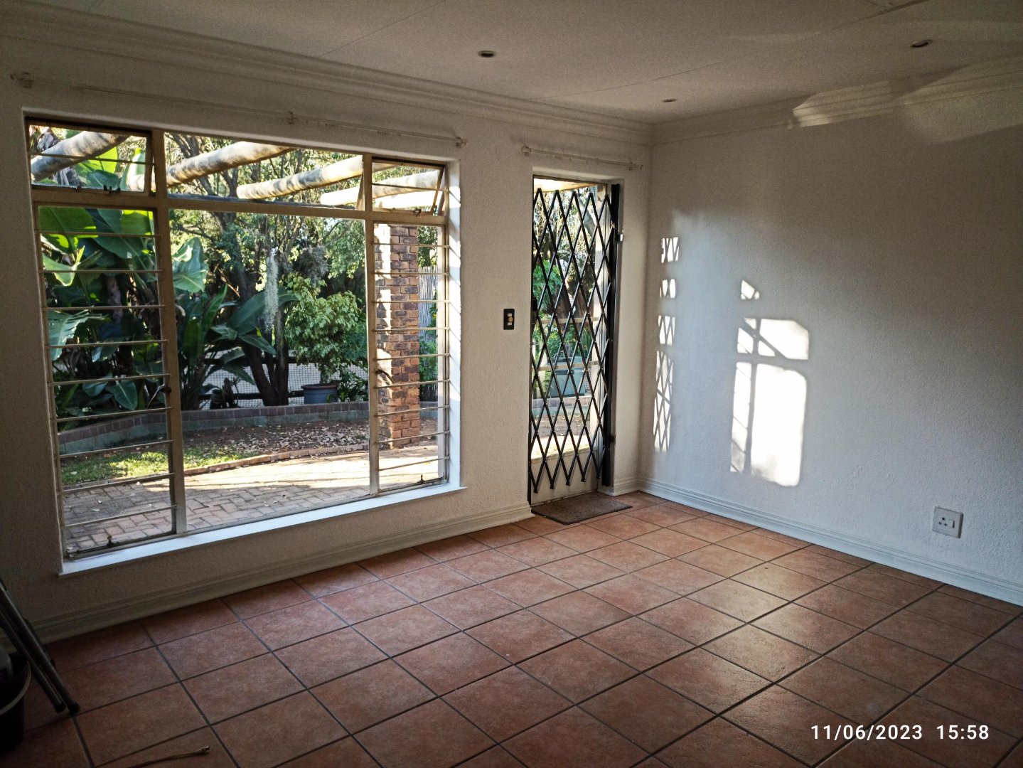 To Let 2 Bedroom Property for Rent in Sonneglans Gauteng