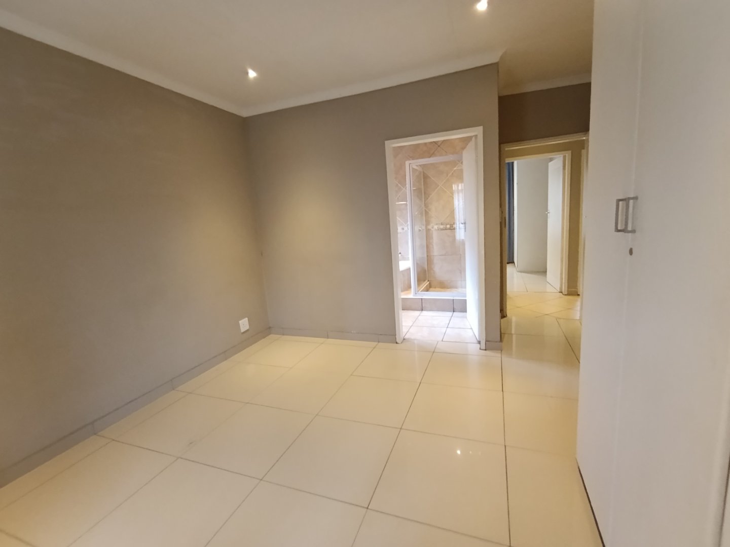 To Let 3 Bedroom Property for Rent in Amberfield Gauteng