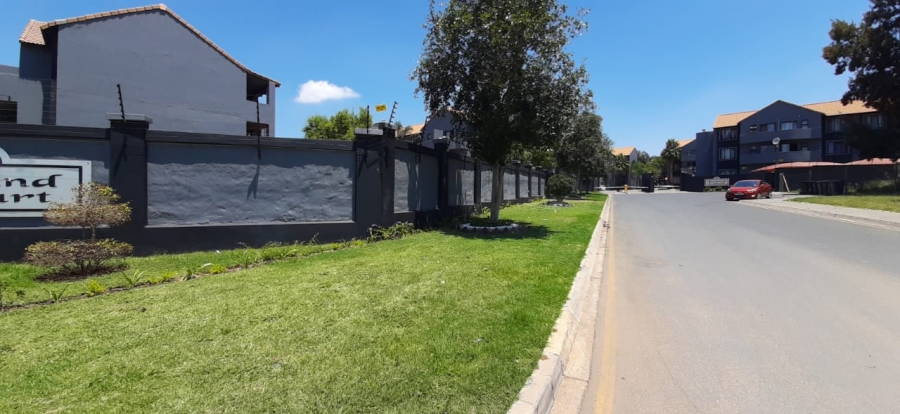 2 Bedroom Property for Sale in Erand Gardens Gauteng