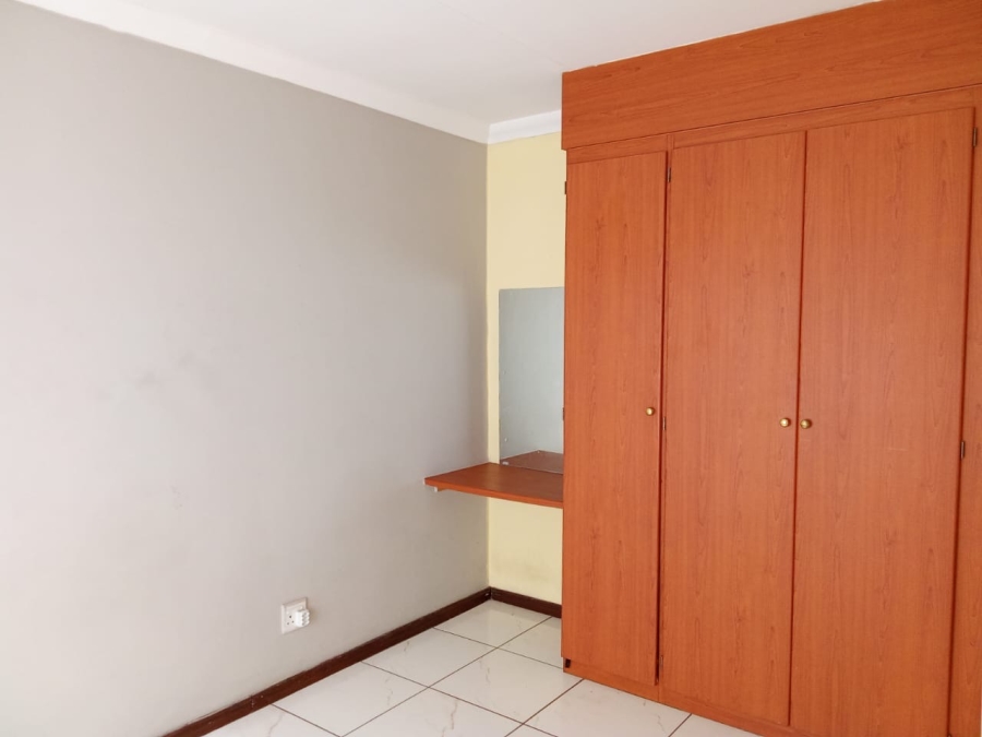 2 Bedroom Property for Sale in Erand Gardens Gauteng