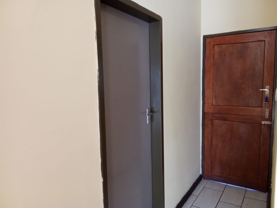 2 Bedroom Property for Sale in Erand Gardens Gauteng