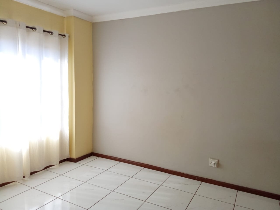 2 Bedroom Property for Sale in Erand Gardens Gauteng