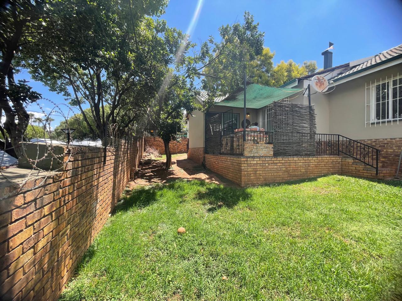 To Let 4 Bedroom Property for Rent in Weltevreden Park Gauteng