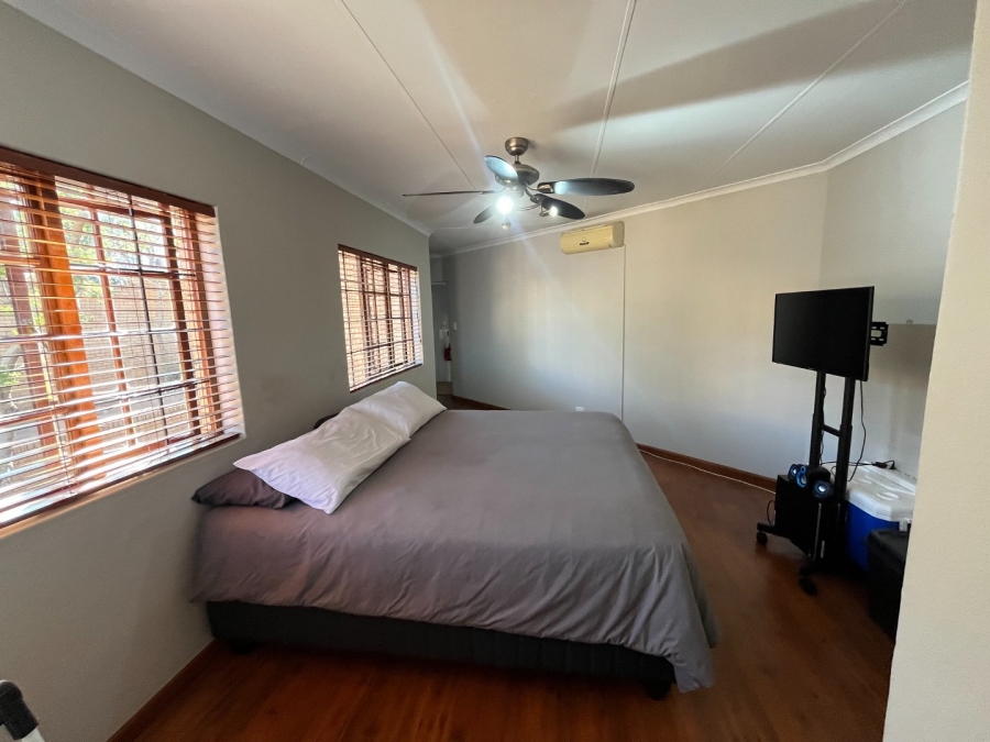 5 Bedroom Property for Sale in Zwartkop Gauteng