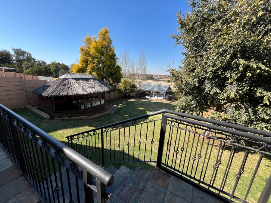 5 Bedroom Property for Sale in Zwartkop Gauteng