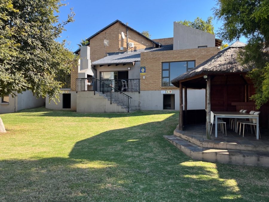 5 Bedroom Property for Sale in Zwartkop Gauteng