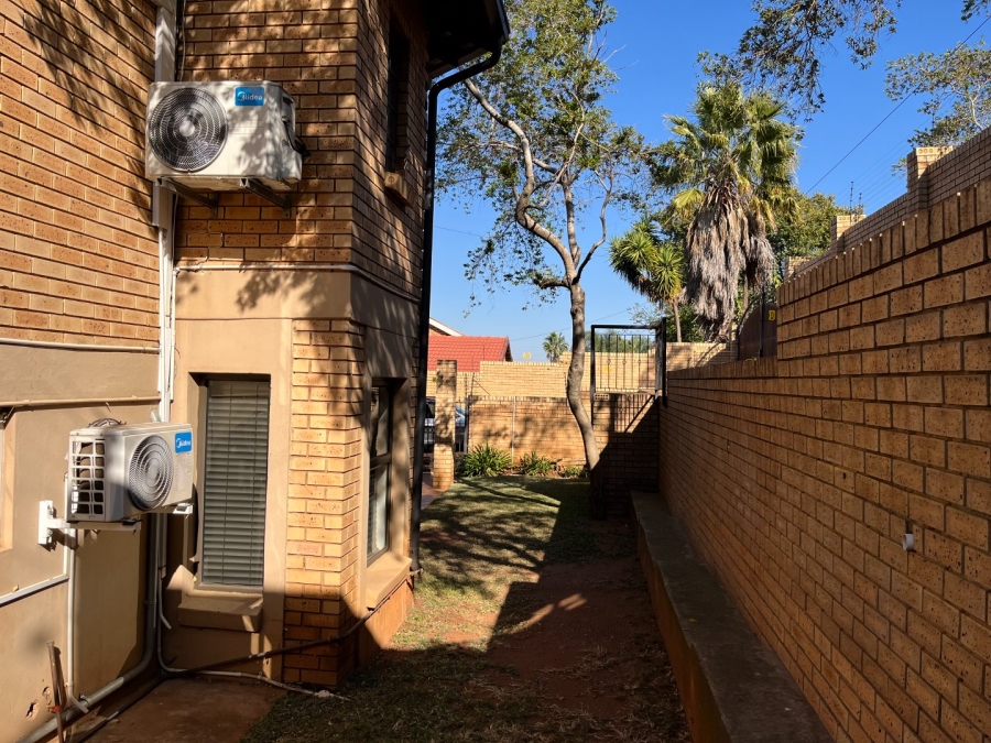 5 Bedroom Property for Sale in Zwartkop Gauteng