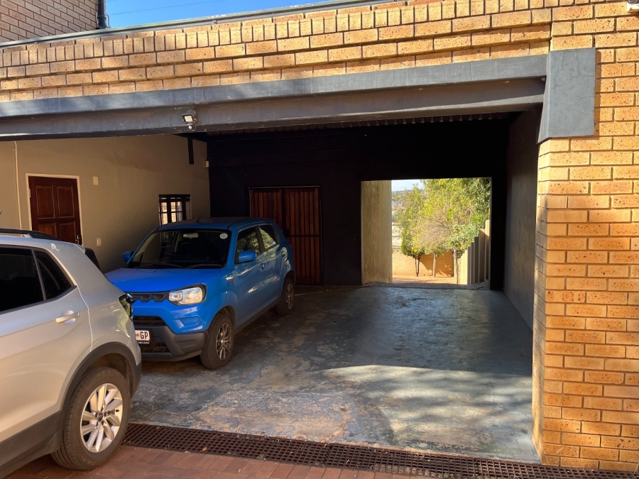 5 Bedroom Property for Sale in Zwartkop Gauteng