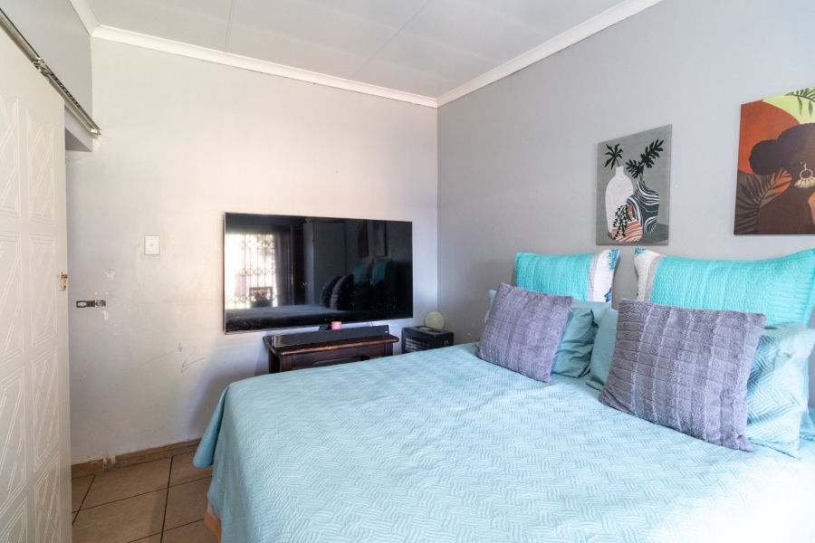 6 Bedroom Property for Sale in Bonaero Park Gauteng