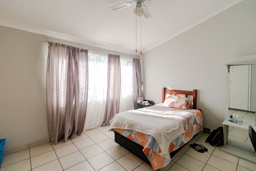 6 Bedroom Property for Sale in Bonaero Park Gauteng