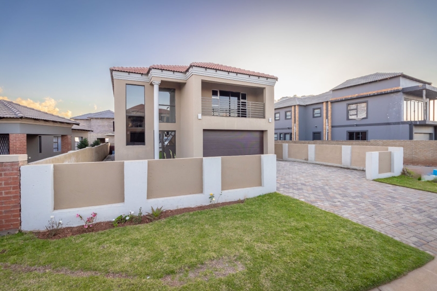 6 Bedroom Property for Sale in Wildtuinpark Gauteng