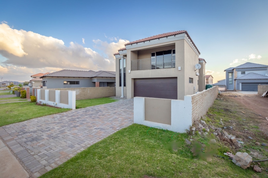 6 Bedroom Property for Sale in Wildtuinpark Gauteng