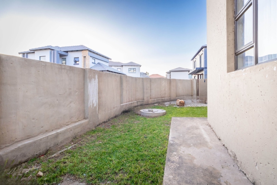 6 Bedroom Property for Sale in Wildtuinpark Gauteng