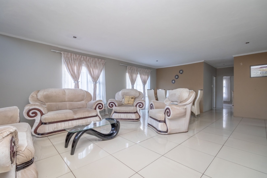 6 Bedroom Property for Sale in Wildtuinpark Gauteng