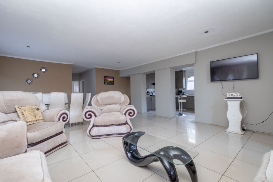 6 Bedroom Property for Sale in Wildtuinpark Gauteng