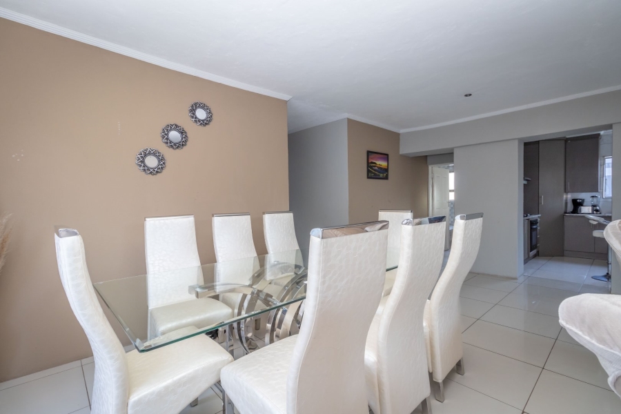 6 Bedroom Property for Sale in Wildtuinpark Gauteng