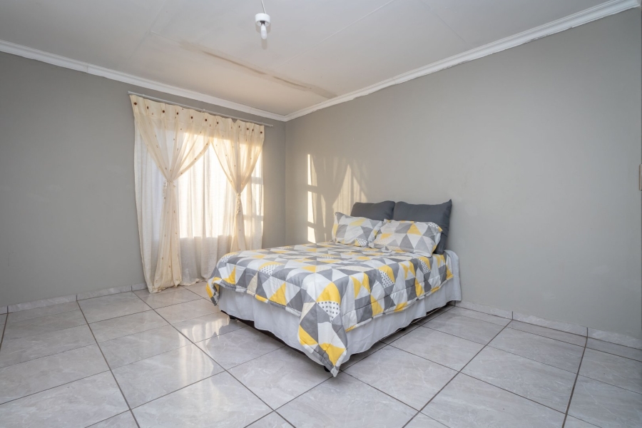 6 Bedroom Property for Sale in Wildtuinpark Gauteng