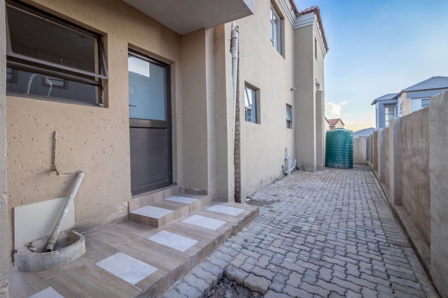 6 Bedroom Property for Sale in Wildtuinpark Gauteng