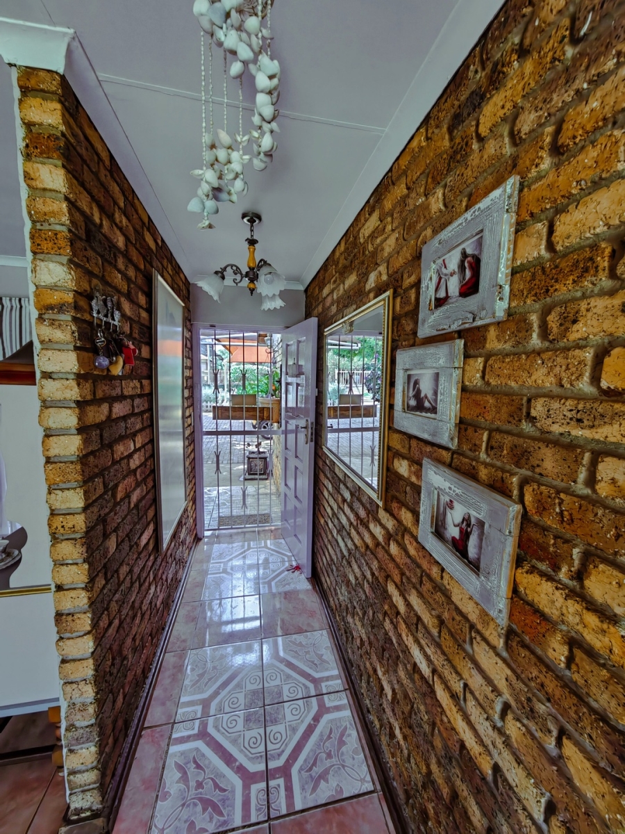 4 Bedroom Property for Sale in Westonaria Gauteng