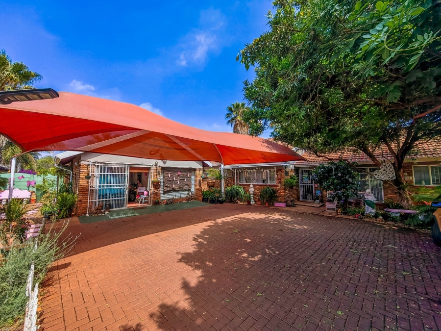 4 Bedroom Property for Sale in Westonaria Gauteng