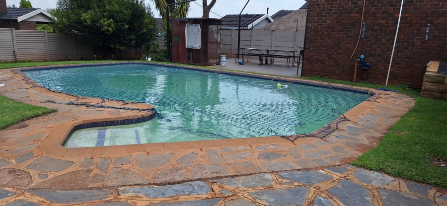 4 Bedroom Property for Sale in Rant En Dal Gauteng