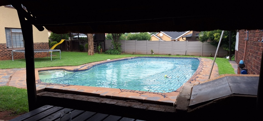 4 Bedroom Property for Sale in Rant En Dal Gauteng