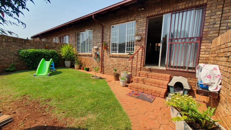 2 Bedroom Property for Sale in Wierda Park Gauteng