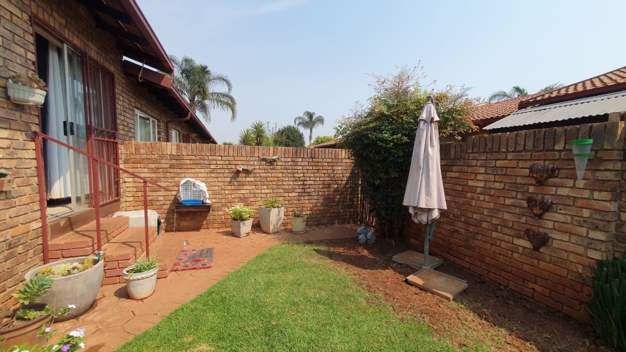 2 Bedroom Property for Sale in Wierda Park Gauteng