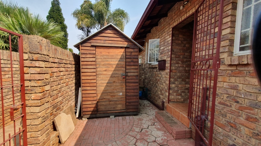 2 Bedroom Property for Sale in Wierda Park Gauteng