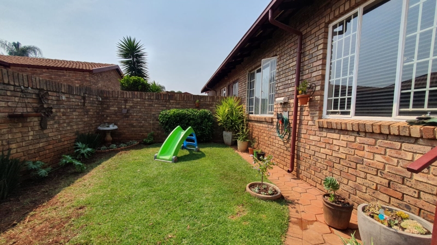 2 Bedroom Property for Sale in Wierda Park Gauteng