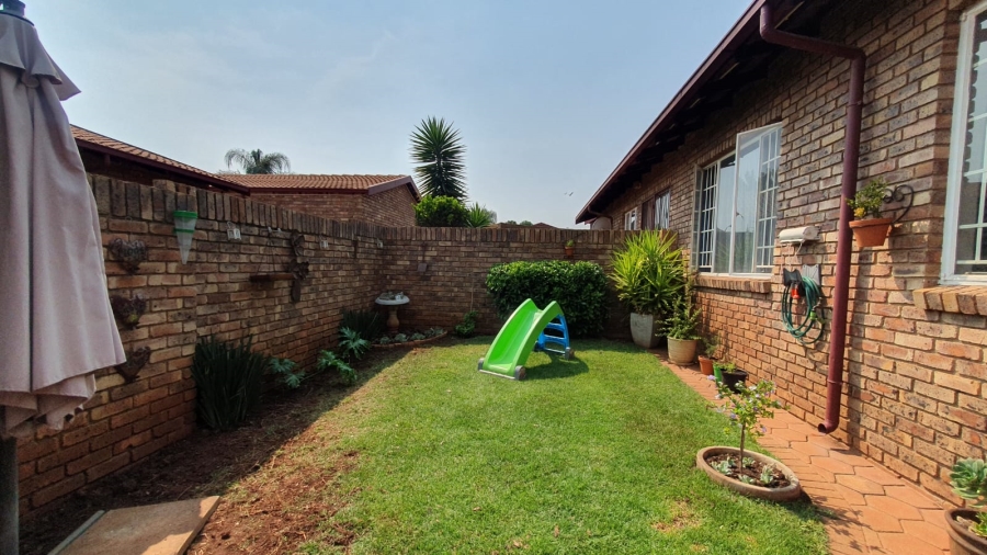 2 Bedroom Property for Sale in Wierda Park Gauteng