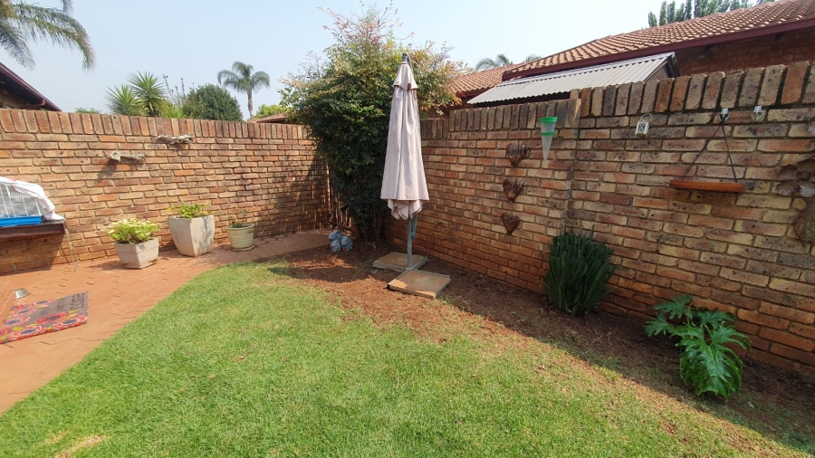 2 Bedroom Property for Sale in Wierda Park Gauteng