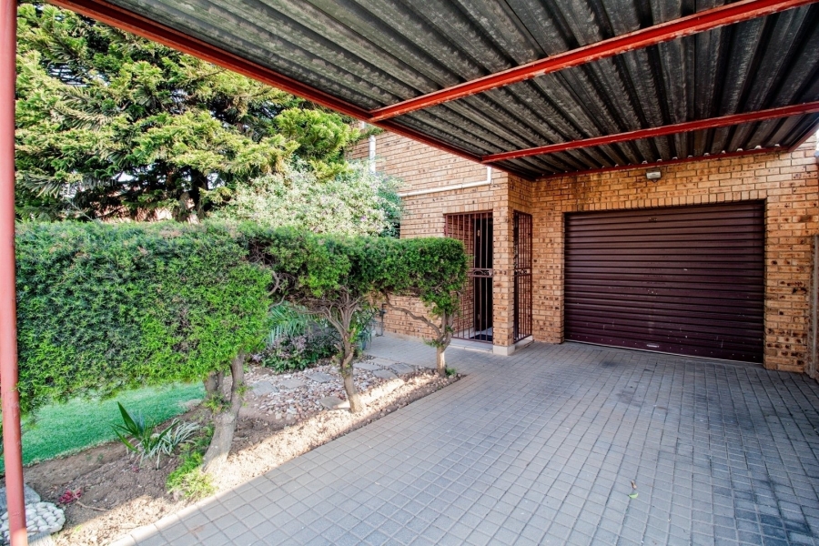 3 Bedroom Property for Sale in Bonaero Park Gauteng