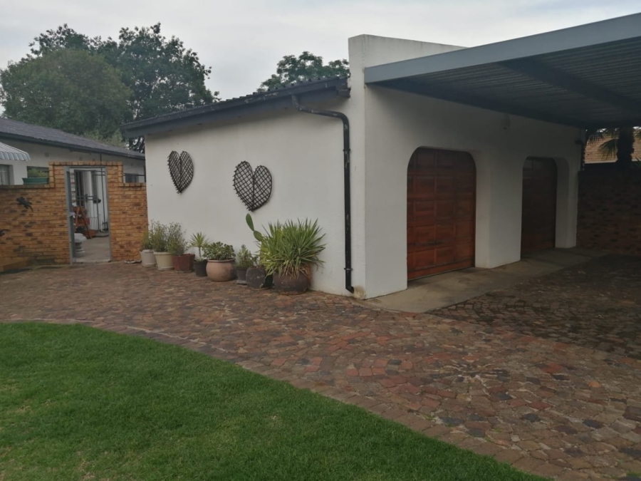 3 Bedroom Property for Sale in Strubenvale Gauteng