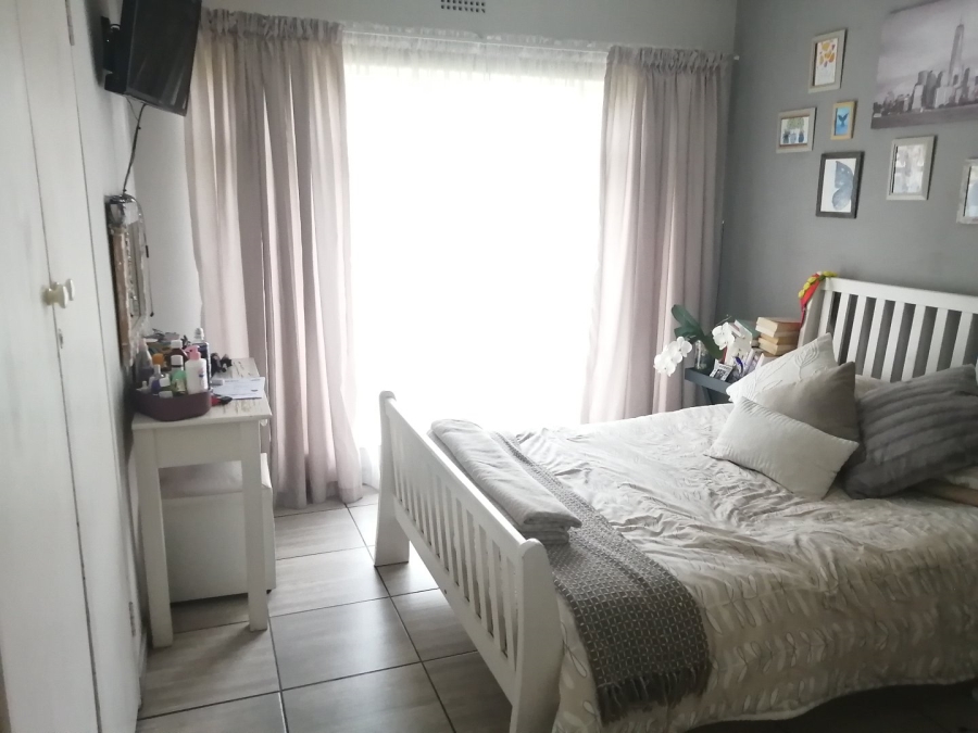 3 Bedroom Property for Sale in Strubenvale Gauteng