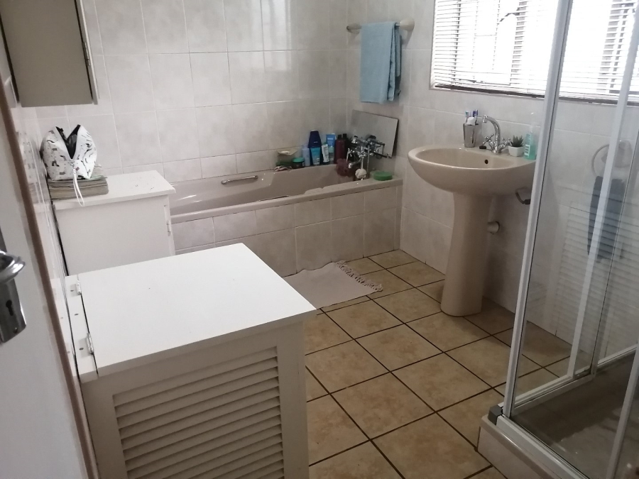 3 Bedroom Property for Sale in Strubenvale Gauteng