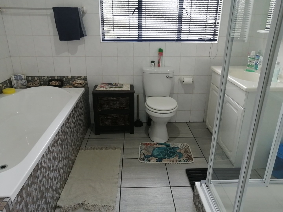 3 Bedroom Property for Sale in Strubenvale Gauteng