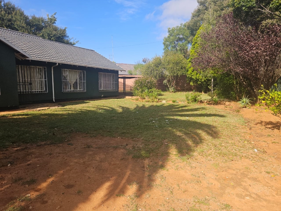 4 Bedroom Property for Sale in Helikonpark Gauteng