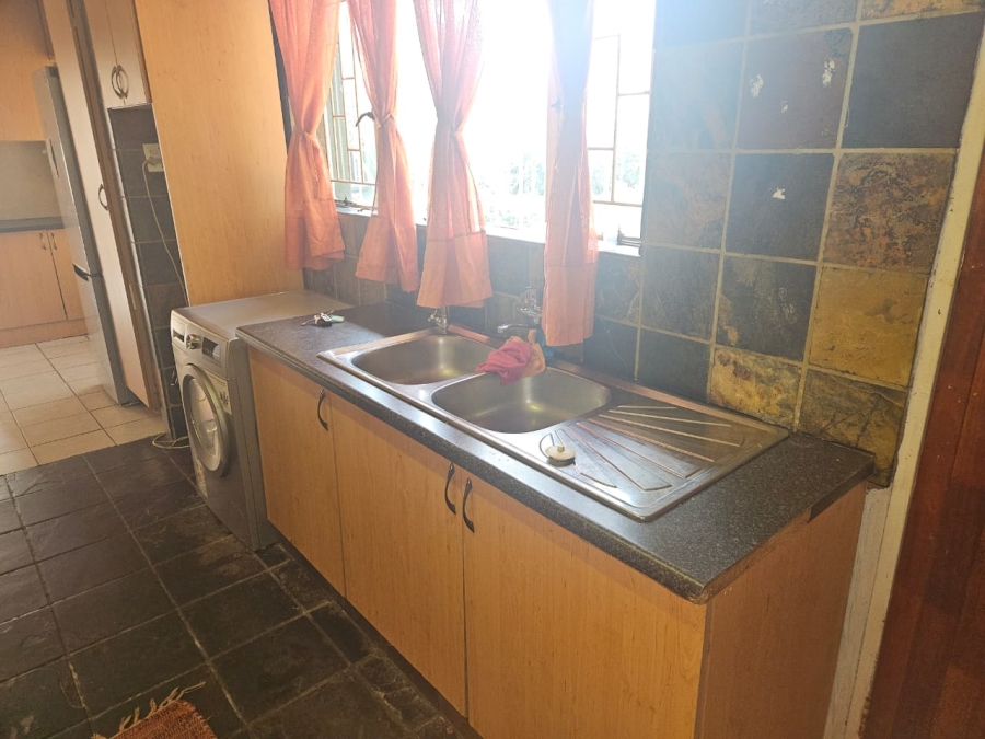 4 Bedroom Property for Sale in Helikonpark Gauteng