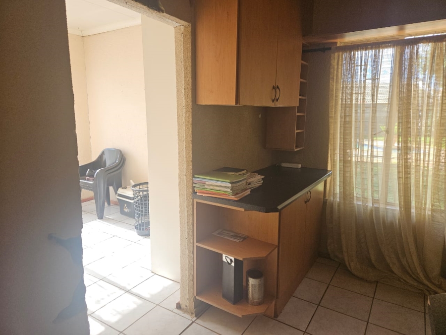 4 Bedroom Property for Sale in Helikonpark Gauteng