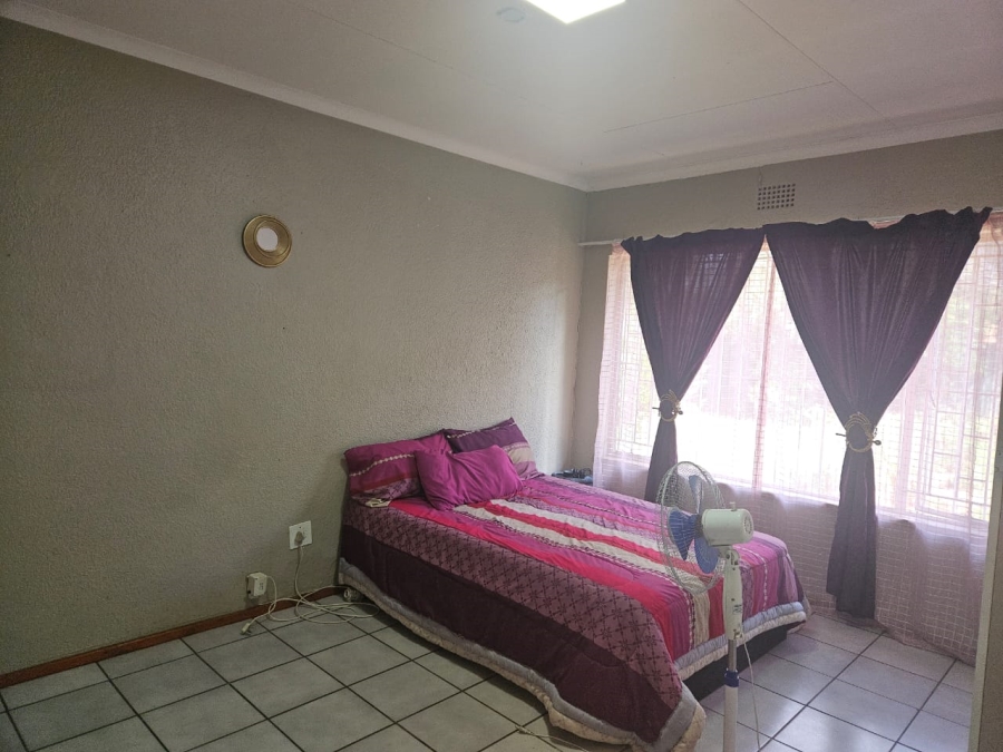 4 Bedroom Property for Sale in Helikonpark Gauteng