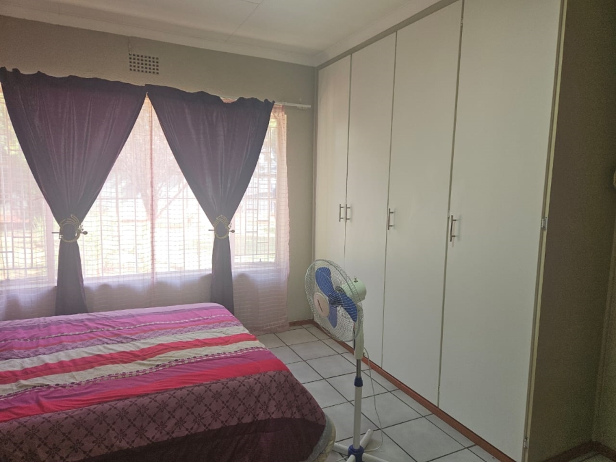 4 Bedroom Property for Sale in Helikonpark Gauteng