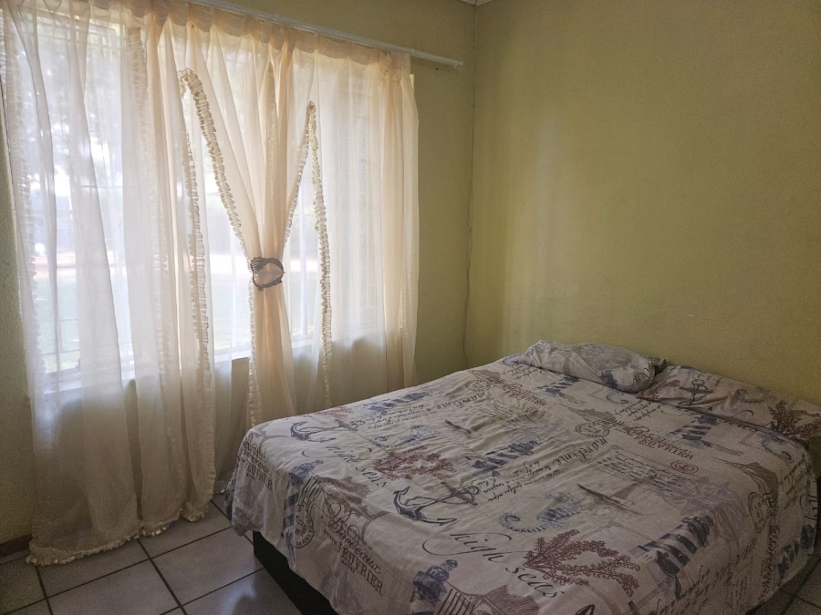 4 Bedroom Property for Sale in Helikonpark Gauteng