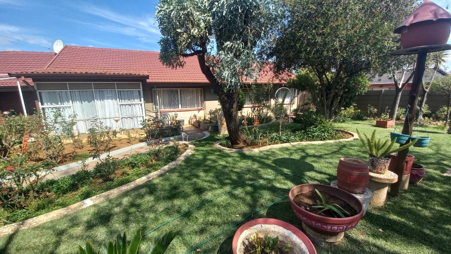  Bedroom Property for Sale in Witpoortjie Gauteng