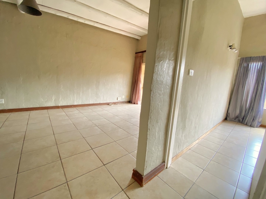 2 Bedroom Property for Sale in Roodekrans Gauteng